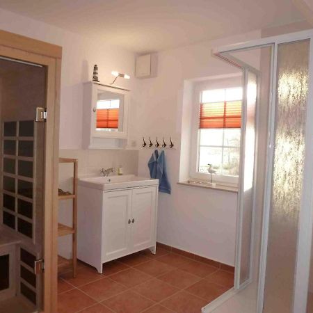 Appartamento Reetdachhaus Am Bodden Middelhagen Esterno foto
