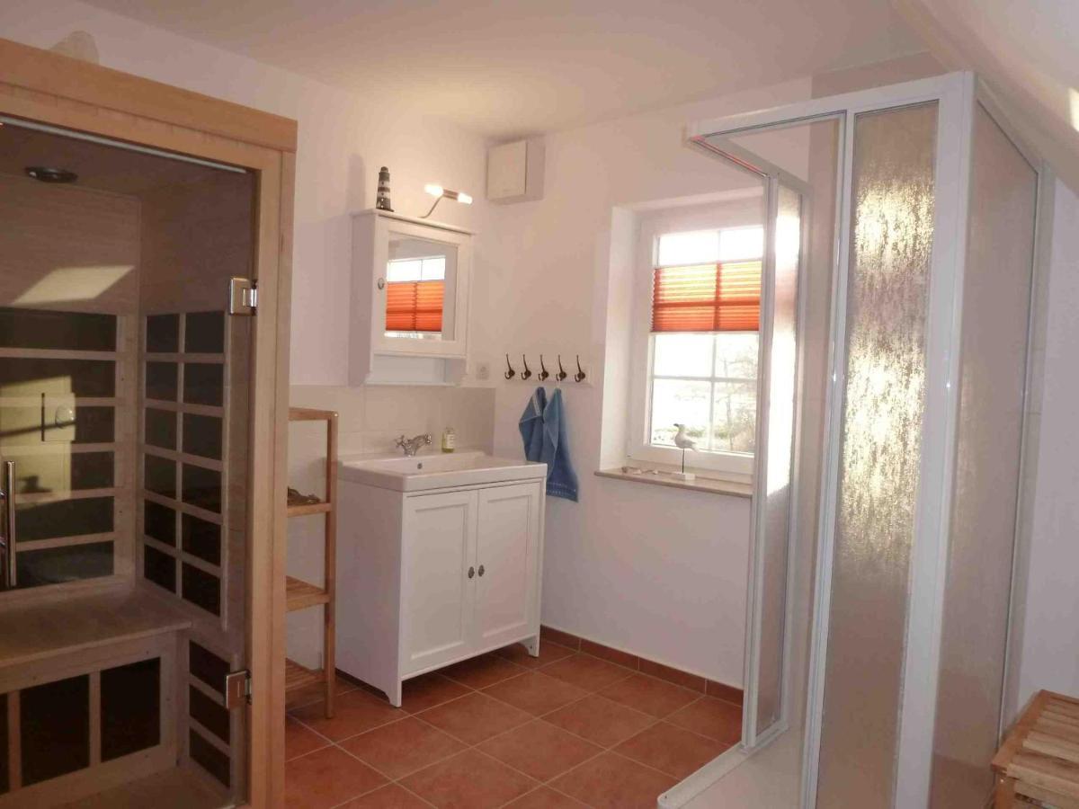 Appartamento Reetdachhaus Am Bodden Middelhagen Esterno foto