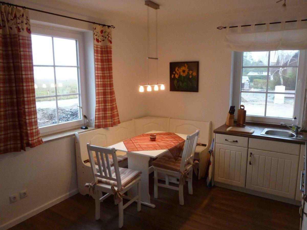 Appartamento Reetdachhaus Am Bodden Middelhagen Esterno foto